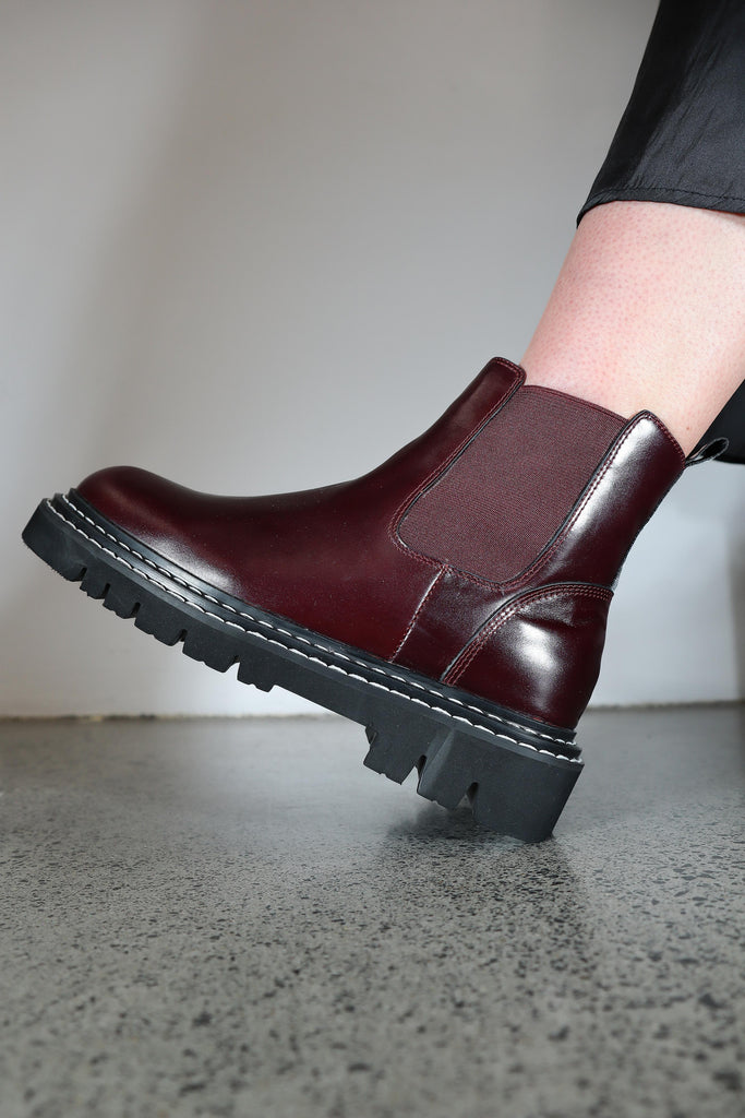 Cali Black Oil/Cobalt Stitch / 36 Footwear Minx