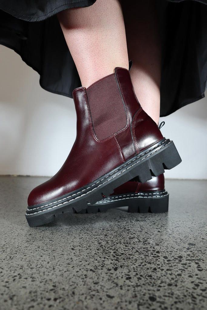 Cali Black Oil/Cobalt Stitch / 36 Footwear Minx