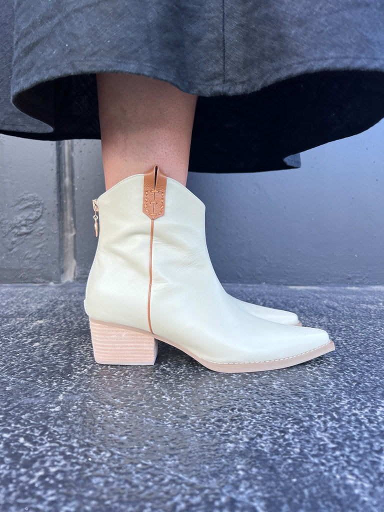 Ryder Black Crinkle Patent/Tan Trim / 36 Footwear Minx