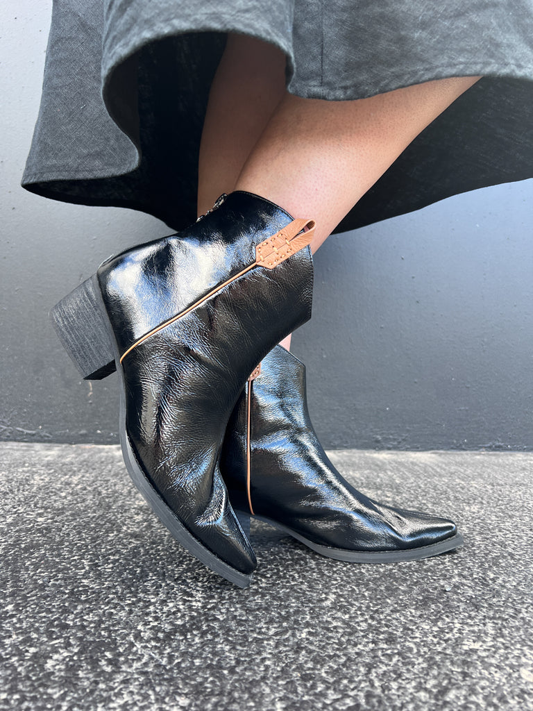 Ryder Black Crinkle Patent/Tan Trim / 36 Footwear Minx