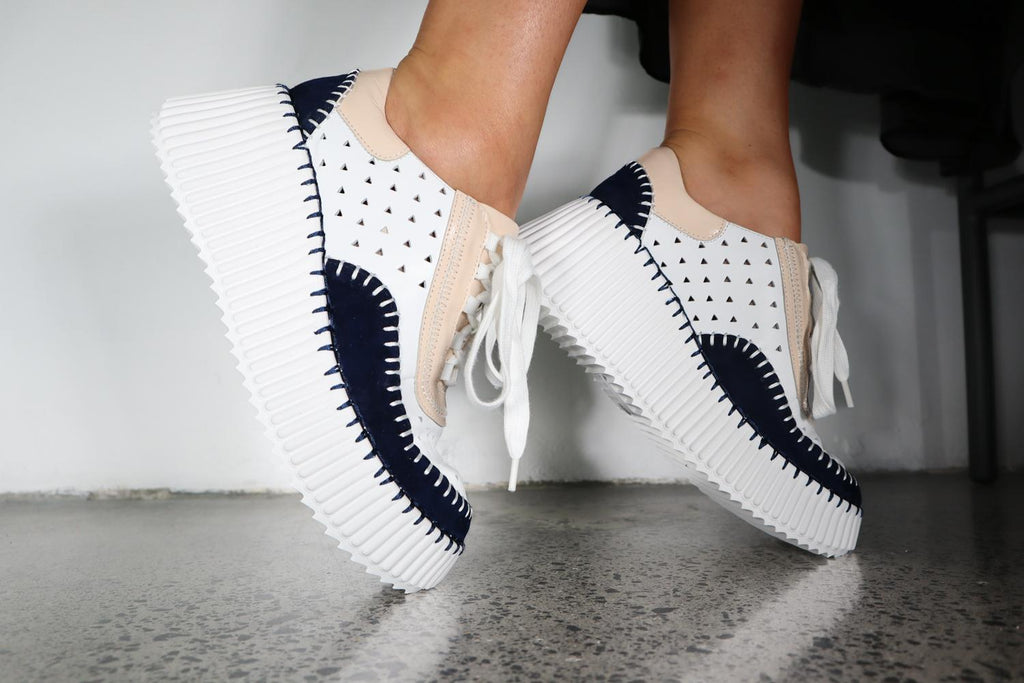 Pulse Tri Perf Blonde Ink / 36 Footwear Minx